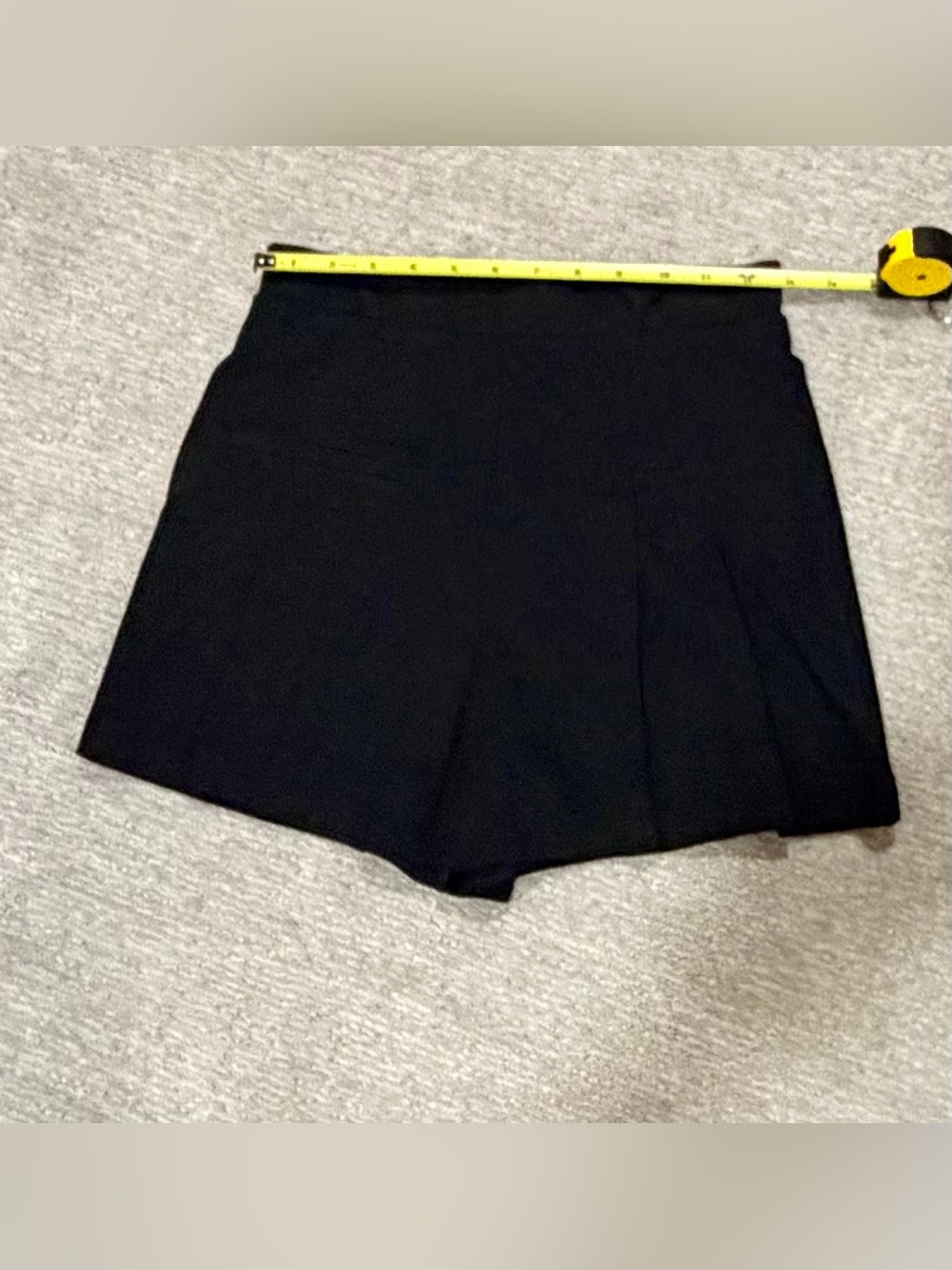 HALARA Black High-Waist Shorts pleated